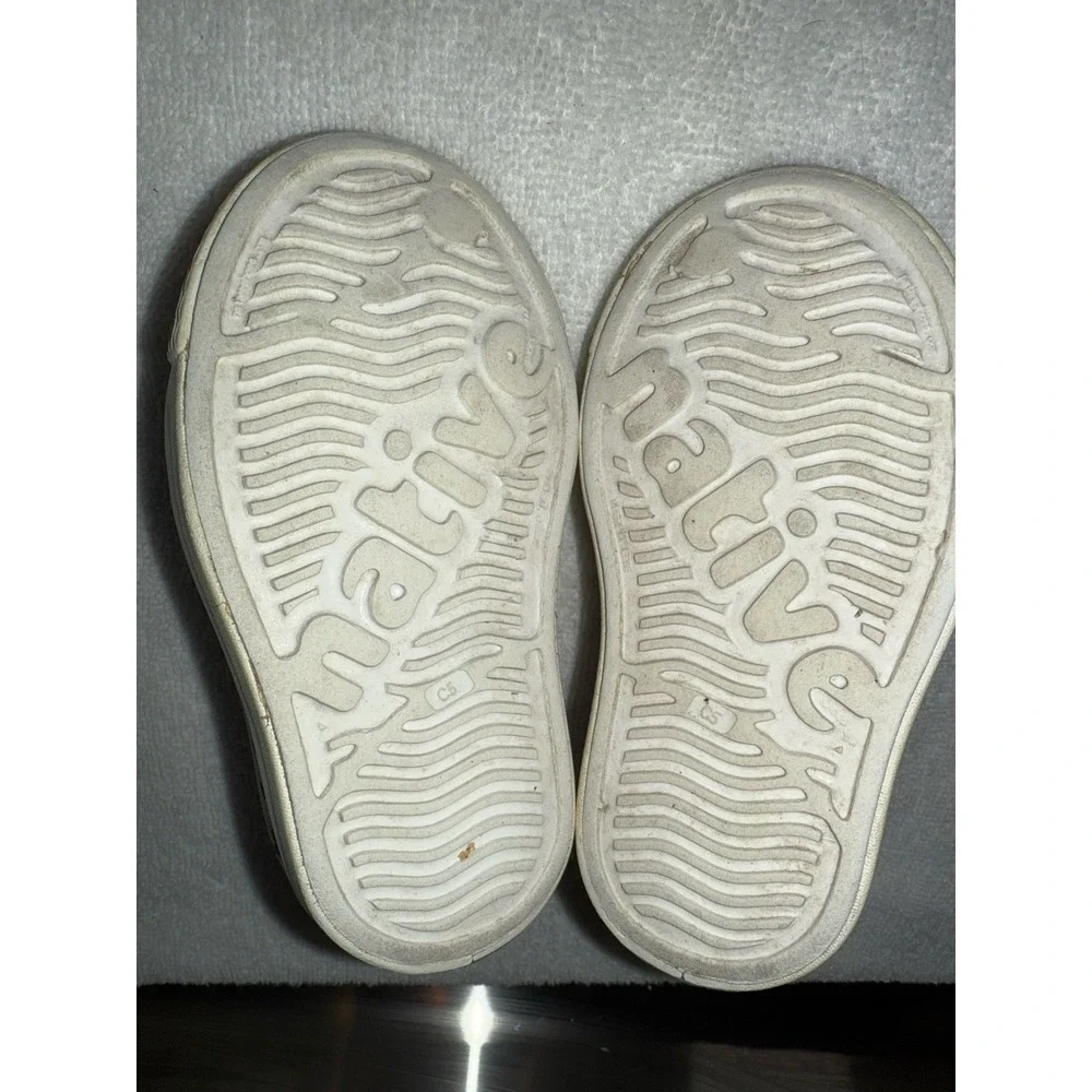 Native Kids Size‎ 5 Slip On Shoes White With Blue Stars